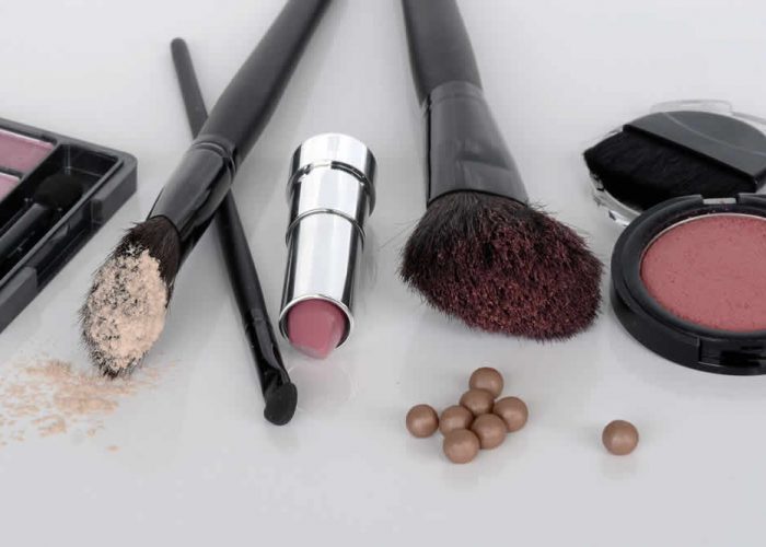 Cosmetica y perfumería sectores en auge en españa