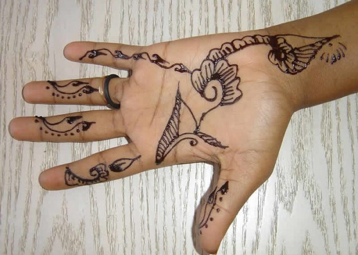Alerta ante los tatuajes temporales a base de henna negra